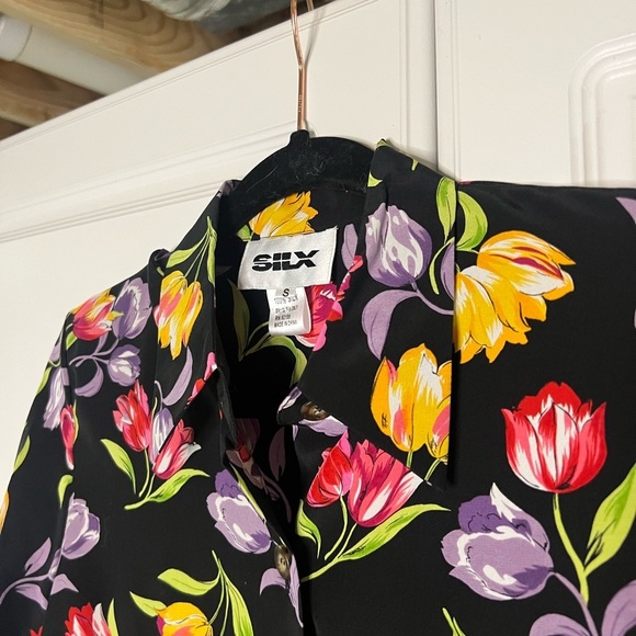 Vintage indie sleeze 100% Silk Tulip Floral Button Down - Picture 7 of 11